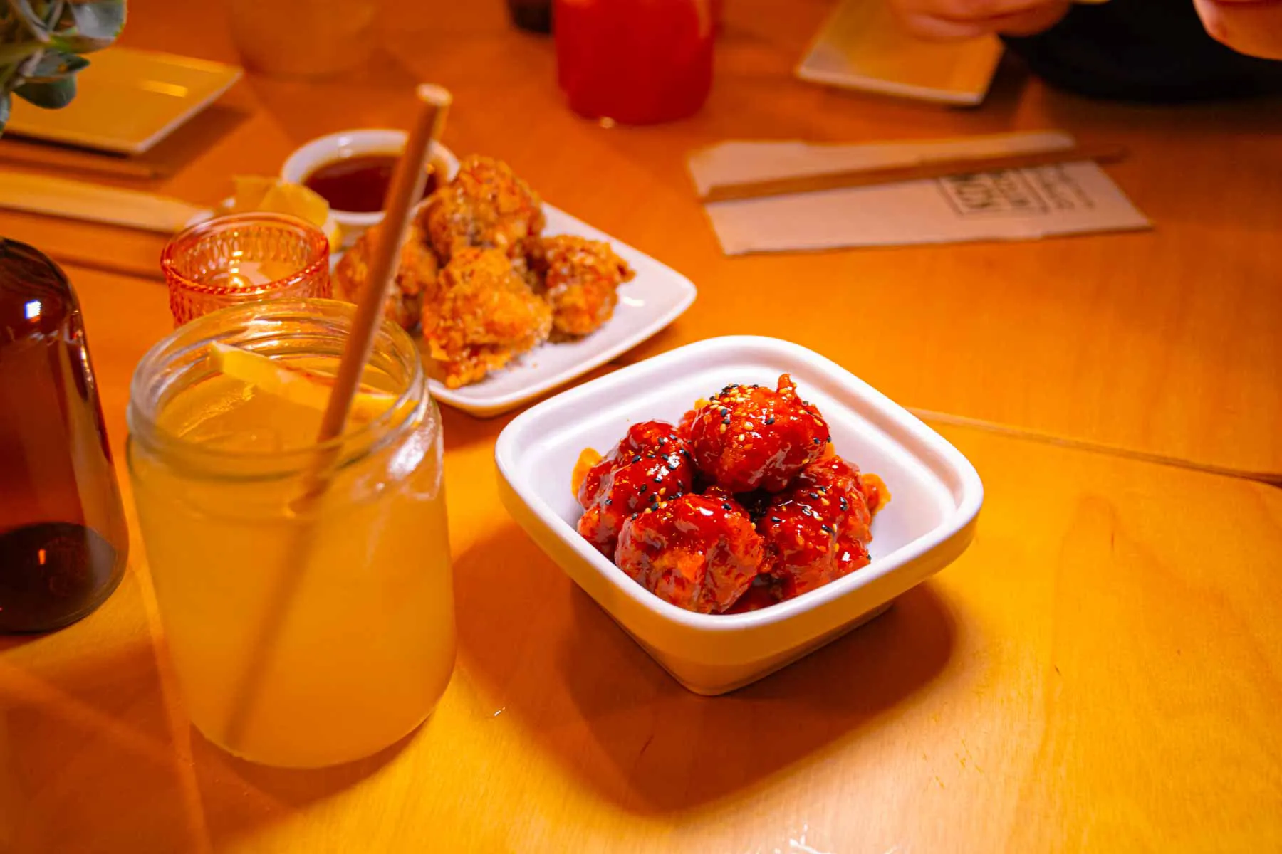Korean fried chicken, karaage and a homemade lemonade at Koku Kitchen Sant Antoni